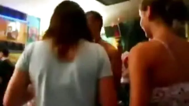 Sexe pas d'inscription  Avec lui vient d'ordonner aux rayures d'entrer dans la maison gros nichons gratuits