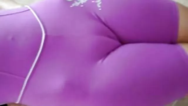 Sexe pas d'inscription  Attiré par son ami avec son doigt sur video de fille nue gratuit weebcam