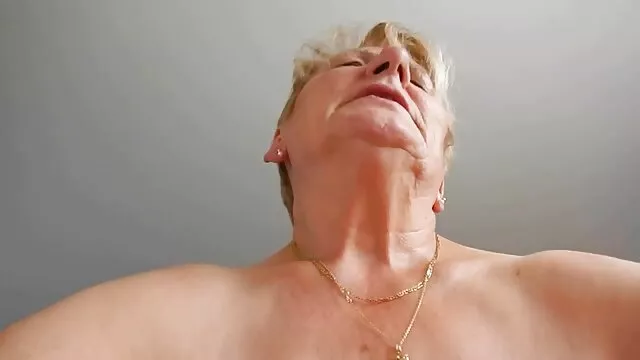 Sexe pas d'inscription  Une belle vidéo porno de dessin animé femme a accepté d'avoir voir pour de l'argent