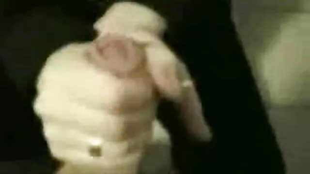 Sexe pas d'inscription  Ébène xnxx video gratuit avec de gros seins mange un jeune coq blanc