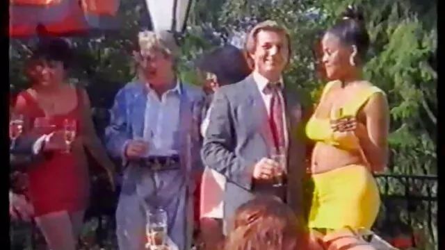 Sexe pas d'inscription  Ils ont ligoté video gratuite sodomie leur petite amie et ont commencé à jouer avec elle