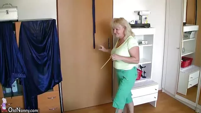Sexe pas d'inscription  Ma mère a sucé la bite de son fils et grand-mère les a extrait gratuit de film x pris