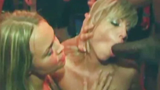 Sexe pas d'inscription  Deux épouses sexe video francais gratuit porno avec strapon