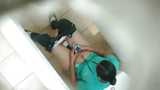 Sexe pas d'inscription  Trois hommes ont attrapé la fille et ont commencé à jacquie michel video gratuit violer violemment