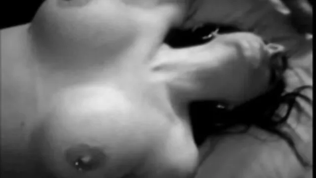 Sexe pas d'inscription  Une fille video nudiste gratuit avec trois hommes dans un gang