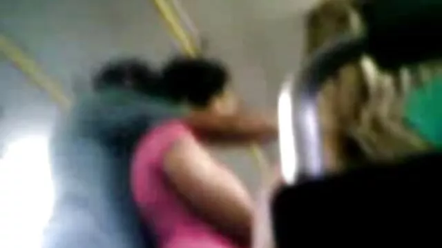 Sexe pas d'inscription  Serrant ses vidéo pornographique gratuit français gros seins pendant que ses doigts sont dans le bus