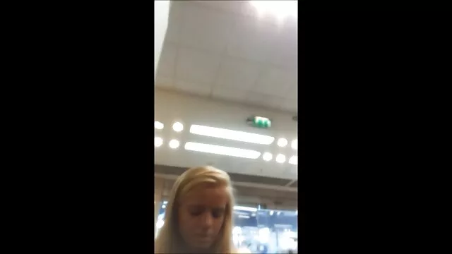 Sexe pas d'inscription  La fille oisive du père est toujours video de sexe pornographique là