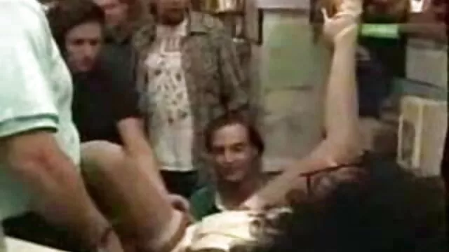 Sexe pas d'inscription  Katie mange video film de sex gratuit la bite et se fait baiser pour de l'argent