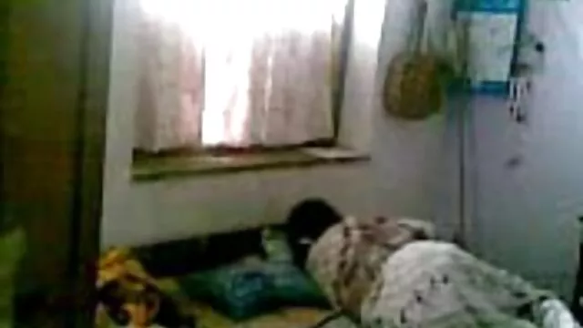 Sexe pas d'inscription  Jeune homme a montré son regarder video porno streaming corps élastique nu