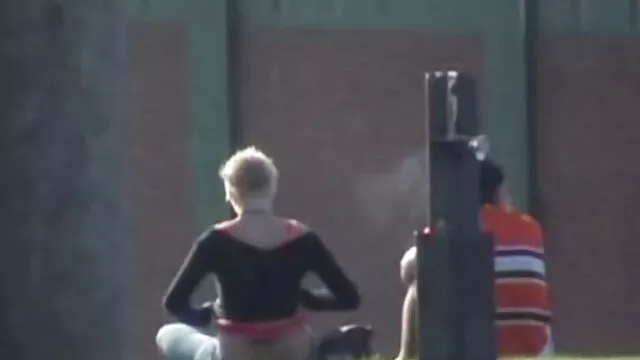 Sexe pas d'inscription  Danse avec des sous-vêtements lumineux sur telecharger video xxxn Periscope en ligne